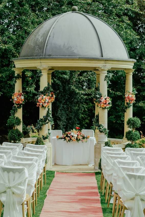 Floral setting